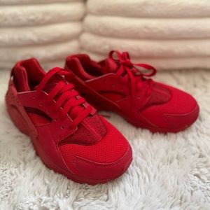 Nike Air Huarache Triple Red